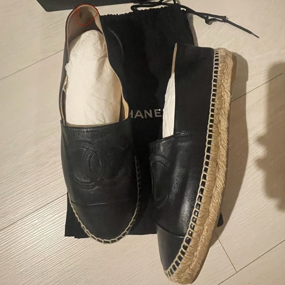“LIKE NEW” CHANEL Lambskin Black Espadrilles - Picture 15 of 16